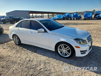 Czwarte zdjęcie samochodu z boku: 2013 MERCEDES-BENZ C 250 VIN:WDDGF4HB0DR241672 - miniatura