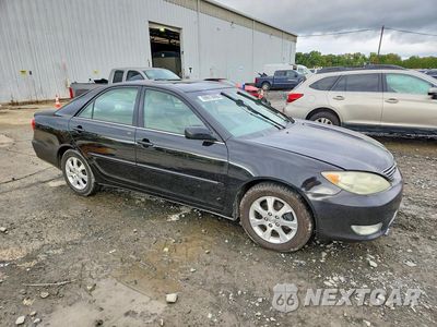 Czwarte zdjęcie samochodu z boku: 2005 TOYOTA CAMRY XLE V6 VIN:4T1BF30K45U099072 - miniatura