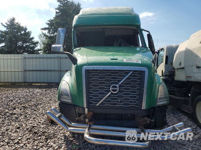 Piąte zdjęcie samochodu w środku: 2021 VOLVO VNL SEMI TRUCK VIN:4V4NC9EH1MN274840 - miniatura