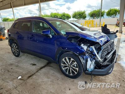 Czwarte zdjęcie samochodu z boku: 2023 TOYOTA COROLLA CROSS XLE VIN:7MUDAAAGXPV063510 - miniatura