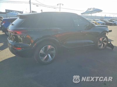 Trzecie zdjęcie samochodu z tyłu: 2025 AUDI Q6 E-TRON PREMIUM VIN:WA114BGF5SA031119 - miniatura