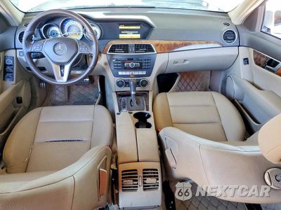 Zdjęcie 8 z 12 samochodu: 2012 MERCEDES-BENZ C 250 VIN:WDDGF4HB3CA671080 - miniatura