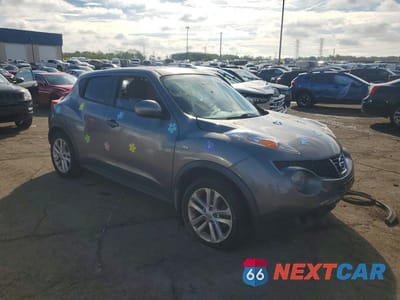 Czwarte zdjęcie samochodu z boku: 2013 NISSAN JUKE S VIN:JN8AF5MV4DT216349 - miniatura