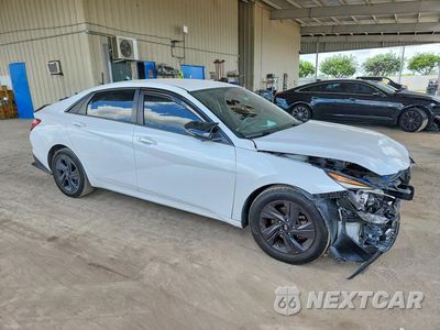 Czwarte zdjęcie samochodu z boku: 2021 HYUNDAI ELANTRA SEL VIN:5NPLM4AG1MH025454 - miniatura
