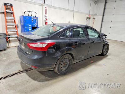 Trzecie zdjęcie samochodu z tyłu: 2013 FORD FOCUS SE VIN:1FADP3F20DL245561 - miniatura