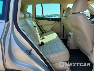 Zdjęcie 10 z 12 samochodu: 2011 VOLKSWAGEN TIGUAN S VIN:WVGAV7AX8BW522364 - miniatura