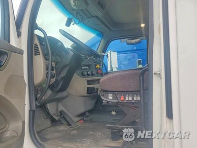 Zdjęcie 7 z 12 samochodu: 2019 PETERBILT 579 SEMI TRUCK VIN:1XPBA48X4KD622156 - miniatura