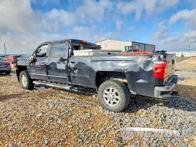 Drugie zdjęcie samochodu z przodu: 2015 CHEVROLET SILVERADO K2500 HEAVY DUTY LTZ VIN:1GC1KWE85FF122360 - miniatura