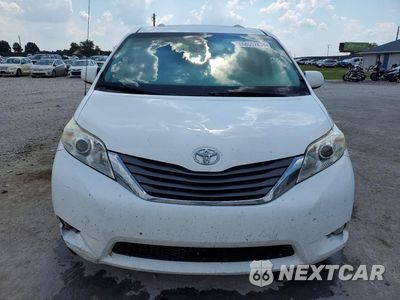 Piąte zdjęcie samochodu w środku: 2014 TOYOTA SIENNA XLE 8-PASSENGER VIN:5TDYK3DC5ES438780 - miniatura