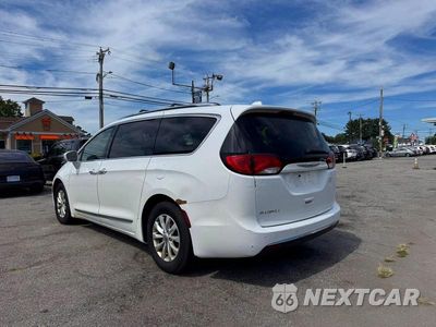 Trzecie zdjęcie samochodu z tyłu: 2019 CHRYSLER PACIFICA TOURING L VIN:2C4RC1BG9KR554080 - miniatura