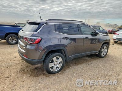 Trzecie zdjęcie samochodu z tyłu: 2022 JEEP COMPASS LATITUDE VIN:3C4NJDBB2NT217472 - miniatura