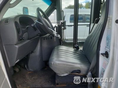 Zdjęcie 7 z 12 samochodu: 2003 FORD ECONOLINE E450 SUPER DUTY CUTAWAY VAN VIN:1FDXE45S03HA68625 - miniatura