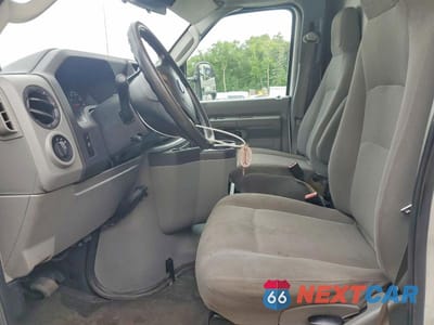 Zdjęcie 7 z 13 samochodu: 2013 FORD E350 BOX TRUCK VIN:1FDWE3FS0DDA69240 - miniatura