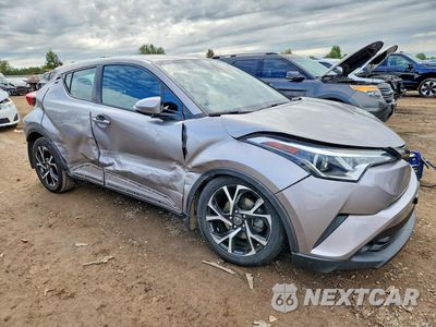 Czwarte zdjęcie samochodu z boku: 2018 TOYOTA C-HR XLE PREMIUM VIN:NMTKHMBXXJR030090 - miniatura
