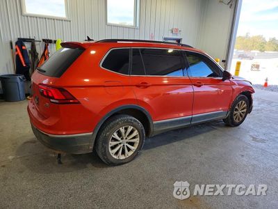 Trzecie zdjęcie samochodu z tyłu: 2018 VOLKSWAGEN TIGUAN SE VIN:3VV2B7AX8JM170887 - miniatura