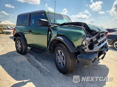 Czwarte zdjęcie samochodu z boku: 2024 FORD BRONCO BIG BEND VIN:1FMDE7AH4RLA02700 - miniatura