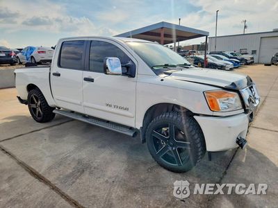 Czwarte zdjęcie samochodu z boku: 2013 NISSAN TITAN SV VIN:1N6BA0ED3DN313776 - miniatura