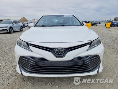Piąte zdjęcie samochodu w środku: 2019 TOYOTA CAMRY LE VIN:4T1B11HK4KU808831 - miniatura