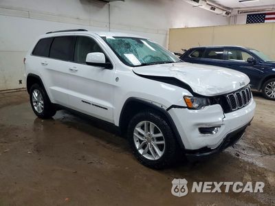 Czwarte zdjęcie samochodu z boku: 2018 JEEP GRAND CHEROKEE LAREDO VIN:1C4RJFAG0JC231015 - miniatura