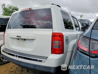 Trzecie zdjęcie samochodu z tyłu: 2013 JEEP PATRIOT LATITUDE VIN:1C4NJPFB0DD251510 - miniatura