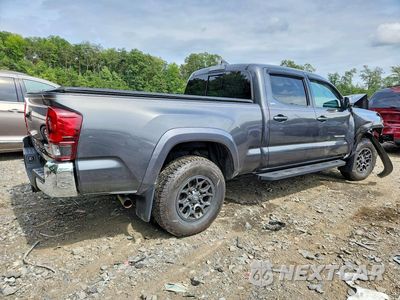 Trzecie zdjęcie samochodu z tyłu: 2018 TOYOTA TACOMA SR5 V6 VIN:3TMDZ5BN6JM040613 - miniatura