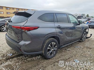 Trzecie zdjęcie samochodu z tyłu: 2023 TOYOTA HIGHLANDER XLE VIN:5TDKDRAH0PS010556 - miniatura