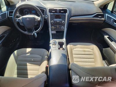 Zdjęcie 8 z 12 samochodu: 2017 FORD FUSION S VIN:3FA6P0G79HR237628 - miniatura