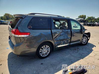 Trzecie zdjęcie samochodu z tyłu: 2013 TOYOTA SIENNA XLE 8-PASSENGER VIN:5TDYK3DC7DS333169 - miniatura