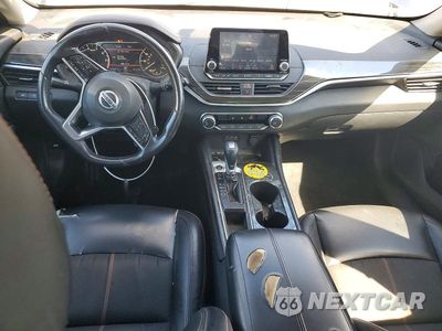 Zdjęcie 8 z 12 samochodu: 2019 NISSAN ALTIMA SR VIN:1N4BL4CV2KN308751 - miniatura
