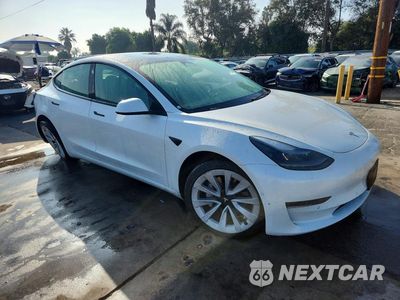 Czwarte zdjęcie samochodu z boku: 2022 TESLA MODEL 3 VIN:5YJ3E1EAXNF304550 - miniatura