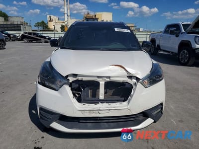 Piąte zdjęcie samochodu w środku: 2019 NISSAN KICKS SR VIN:3N1CP5CUXKL569628 - miniatura