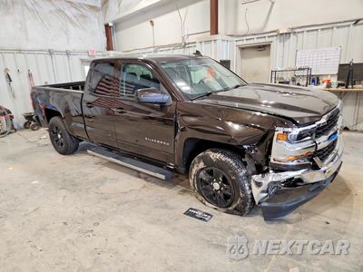 Czwarte zdjęcie samochodu z boku: 2018 CHEVROLET SILVERADO K1500 LT VIN:1GCVKREC6JZ157519 - miniatura