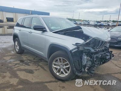Czwarte zdjęcie samochodu z boku: 2025 JEEP GRAND CHEROKEE LAREDO VIN:1C4RJHAG2SC356627 - miniatura