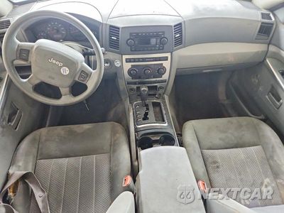 Zdjęcie 8 z 13 samochodu: 2005 JEEP GRAND CHEROKEE LAREDO VIN:1J4GR48K75C714015 - miniatura