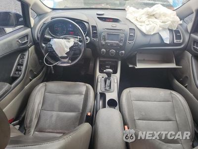 Zdjęcie 8 z 12 samochodu: 2015 KIA FORTE EX VIN:KNAFZ4A8XF5266484 - miniatura