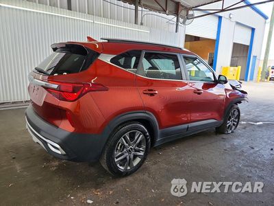 Trzecie zdjęcie samochodu z tyłu: 2023 KIA SELTOS S VIN:KNDEU2AA4P7420519 - miniatura