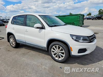 Czwarte zdjęcie samochodu z boku: 2014 VOLKSWAGEN TIGUAN S VIN:WVGAV3AX0EW551452 - miniatura