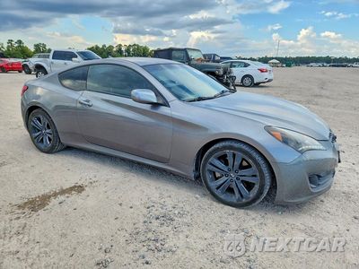Czwarte zdjęcie samochodu z boku: 2010 HYUNDAI GENESIS COUPE 2.0T VIN:KMHHT6KD8AU017826 - miniatura