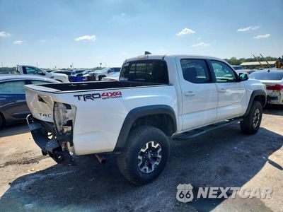 Trzecie zdjęcie samochodu z tyłu: 2017 TOYOTA TACOMA TRD OFF-ROAD VIN:5TFCZ5ANXHX075057 - miniatura