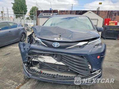 Piąte zdjęcie samochodu w środku: 2024 TOYOTA SIENNA XLE VIN:5TDYRKEC9RS215605 - miniatura