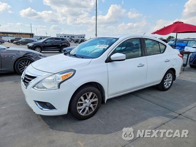 2016 NISSAN VERSA 1.6 S 3N1CN7AP9GL885754 - główne zdjęcie licytacji z USA - miniatura