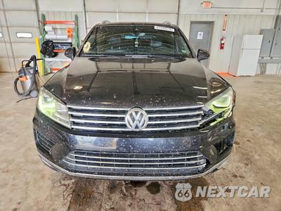 Piąte zdjęcie samochodu w środku: 2017 VOLKSWAGEN TOUAREG WOLFSBURG VIN:WVGRF7BP2HD003801 - miniatura