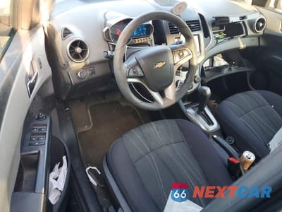 Zdjęcie 8 z 12 samochodu: 2014 CHEVROLET SONIC LT VIN:1G1JC5SH8E4215422 - miniatura