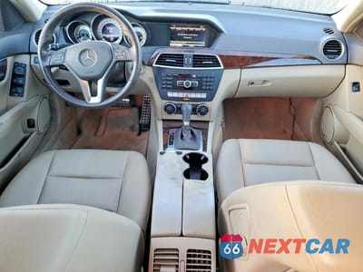 Zdjęcie 8 z 12 samochodu: 2013 MERCEDES-BENZ C 300 4MATIC VIN:WDDGF8AB4DG141040 - miniatura