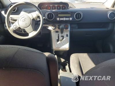 Zdjęcie 8 z 13 samochodu: 2008 TOYOTA SCION XB NORMAL VIN:JTLKE50E581052351 - miniatura