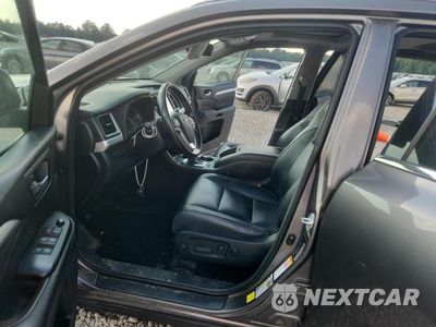 Zdjęcie 7 z 13 samochodu: 2018 TOYOTA HIGHLANDER XLE VIN:5TDKZRFH3JS543826 - miniatura