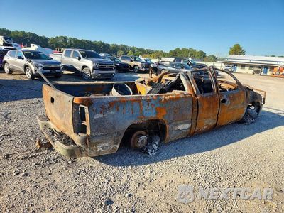 Trzecie zdjęcie samochodu z tyłu: 2001 CHEVROLET SILVERADO K1500 VIN:1GCEK19TX1E105989 - miniatura