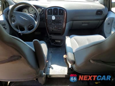 Zdjęcie 8 z 13 samochodu: 2004 CHRYSLER TOWN & COUNTRY VIN:1C4GP45R04B561608 - miniatura