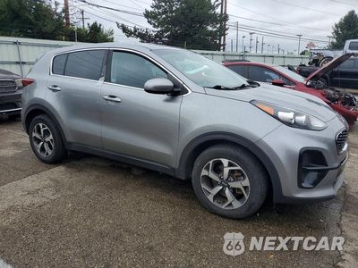 Czwarte zdjęcie samochodu z boku: 2021 KIA SPORTAGE LX VIN:KNDPM3ACXM7846646 - miniatura