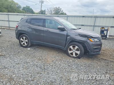 Czwarte zdjęcie samochodu z boku: 2019 JEEP COMPASS LATITUDE VIN:3C4NJDBBXKT801159 - miniatura